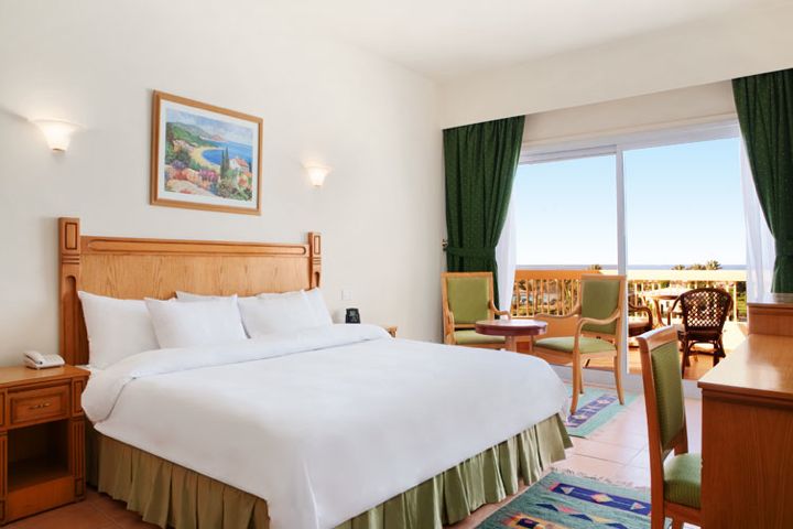 Hilton Long Beach Resort - bedroom